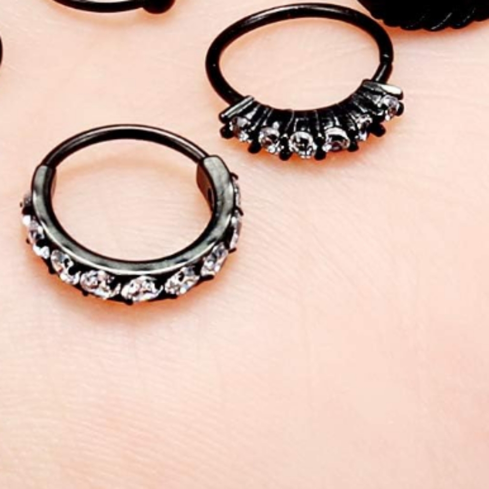 2 nose ring hoops 🖤🖤 - Picture 4 of 4